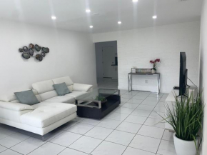 Beautiful 3bed/2 bath Hallandale Beach Home